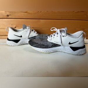 Nike Men’s Odyssey React 2 Flyknit 'White Black' Size 9.5